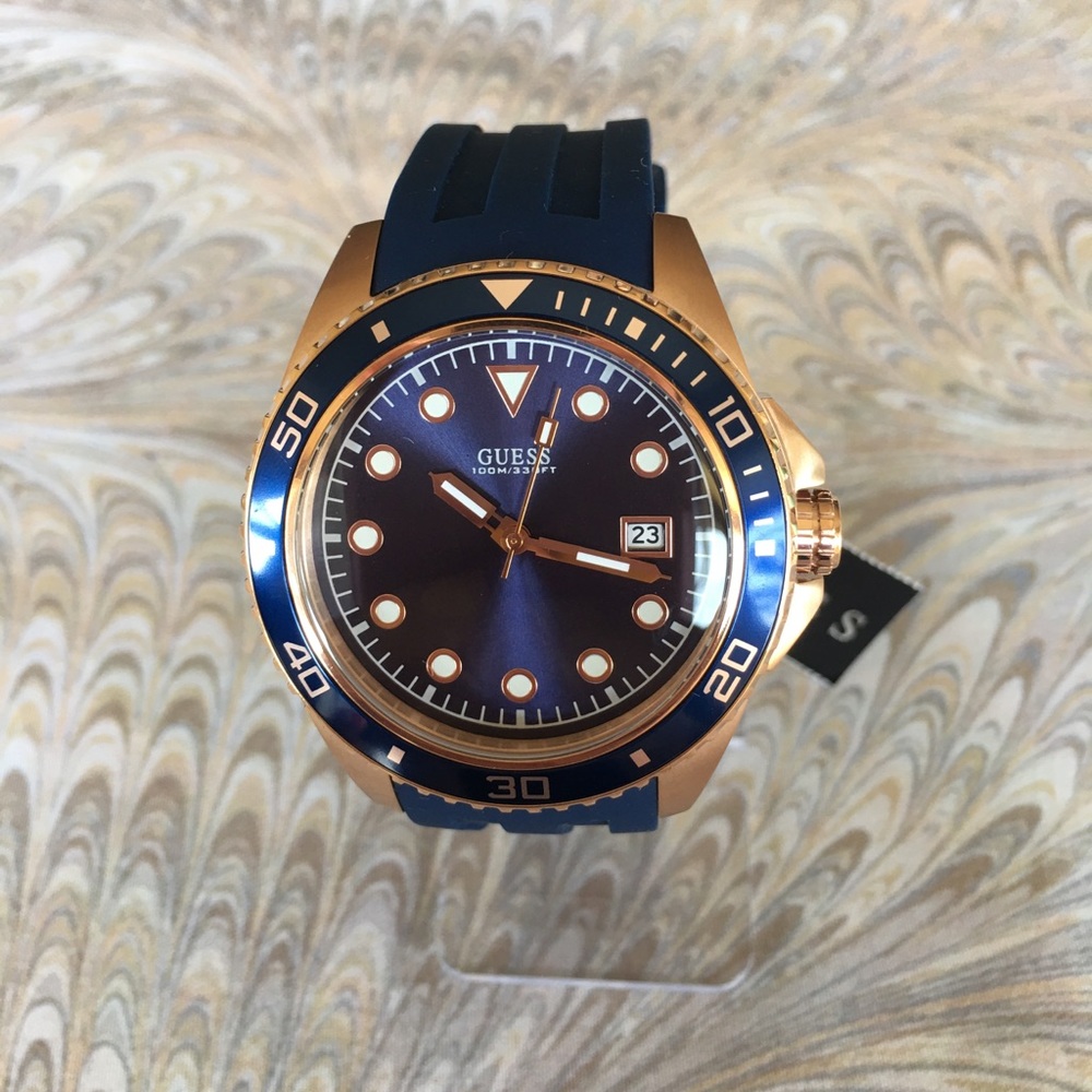 NEW- Guess Mens watch- Silicone band